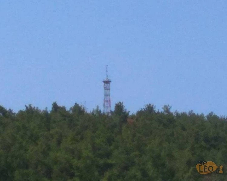 Θεσσαλονίκη: Άνδρας έχει ανέβει σε κεραία και απειλεί να αυτοκτονήσει!